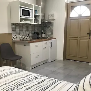 Studette De 17m2 Avec Parking Prive Gratuit Climatisation Et Petite Cuisine Affittacamere